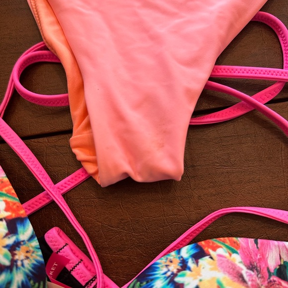 Lot of bathing Suits - Picture 5 of 9